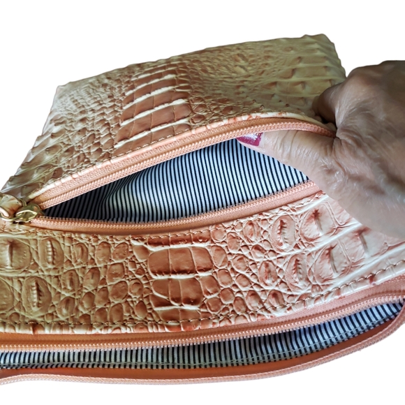 Rose Pink Multi Zipper Beautiful Crossbody bag - Picture 11 of 16